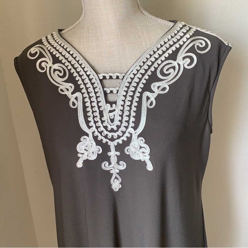 Alfani Size 0X Sleeveless Gray & Ivory Embroidered Detail Shift Dress Coastal - Picture 3 of 15
